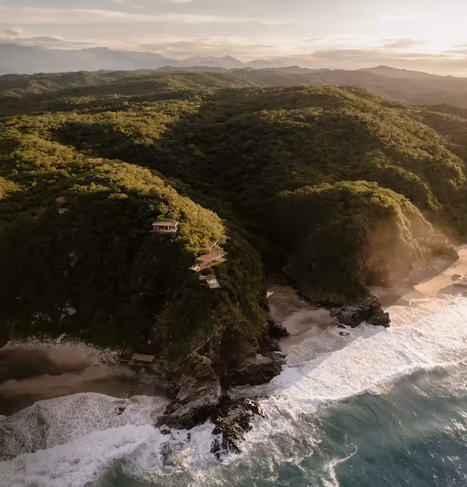Spectacular aerial view of the lush green cliffs surrounding La Valise Mazunte Hotel restaurant.